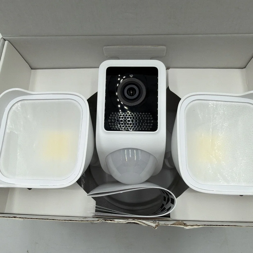 Wyze Cam Floodlight V2 Motion-Activated 2K HD Color Night Vision Camera